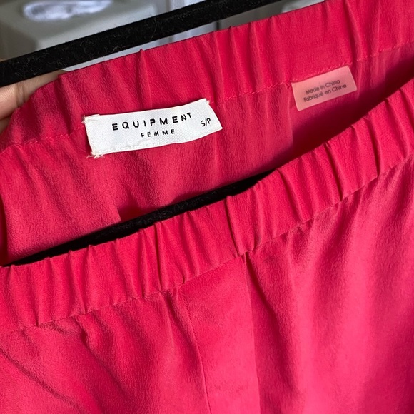 EQUIPMENT Silk Off-shoulder Button Front Top - Picture 9 of 12